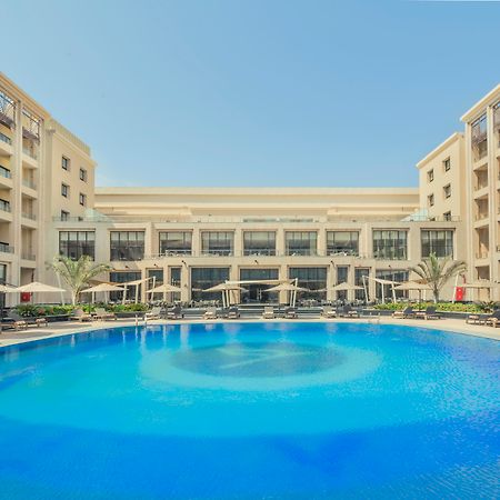 Triumph Luxury Hotel Kairo Exterior foto The swimming pool at the hotel