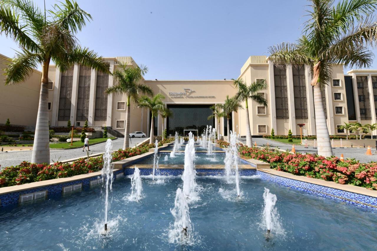 Triumph Luxury Hotel Kairo Exterior foto University Campus