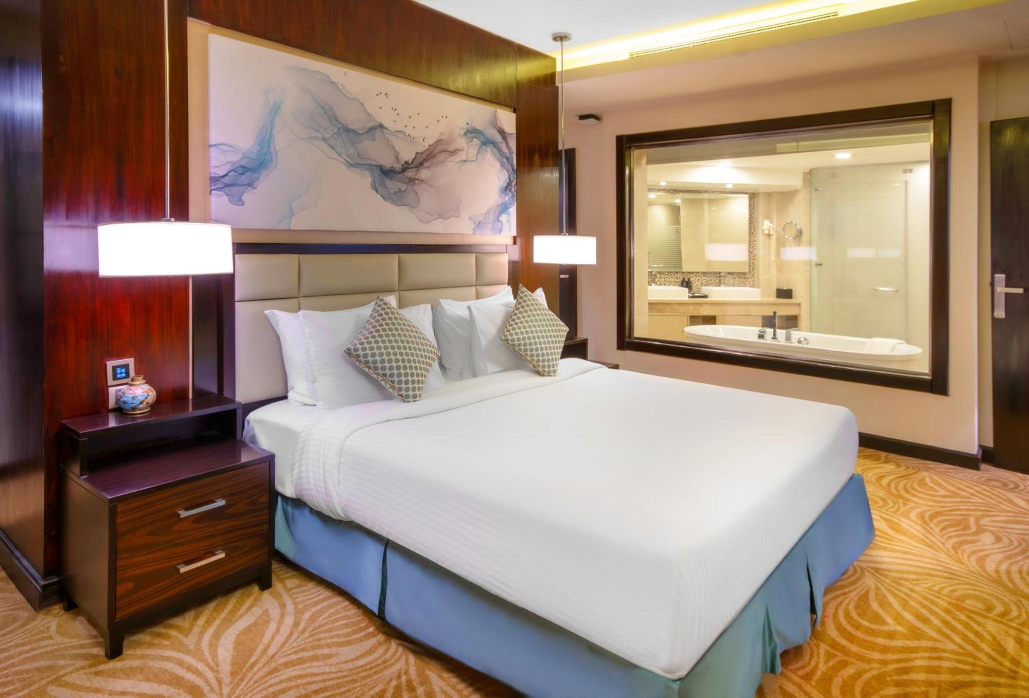 Triumph Luxury Hotel Kairo Zimmer foto A bedroom at the hotel